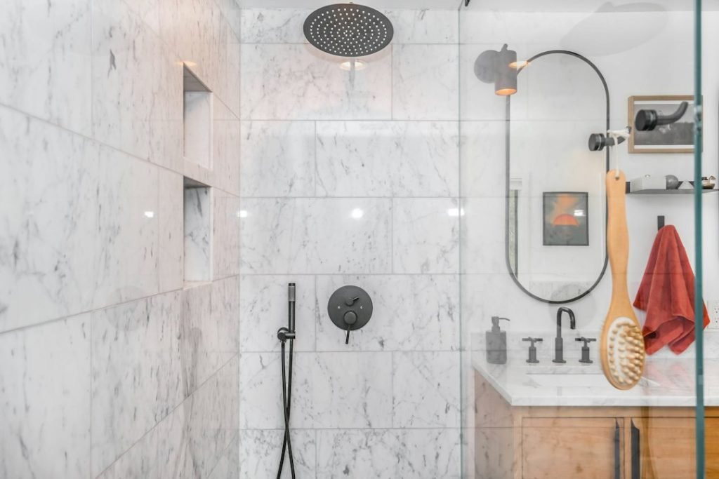 Mastering the First Impression: Your intriguing post title goes here modern bathroom